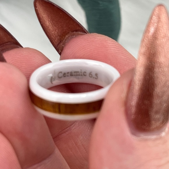 Aolani Hawaii Hawaiian Koa Inlay with White 6mm Ceramic Barrel Ring | Size 6 - Picture 6 of 13